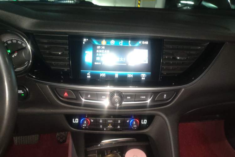 Used Buick Regal 2017 20T Elite Edition Audio And AC Panel