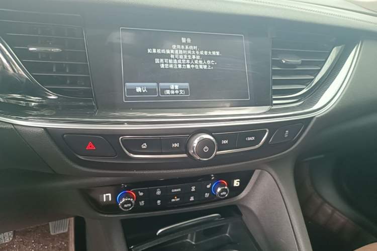 Used Buick Regal 2017 28T Luxury Edition Audio And AC Panel