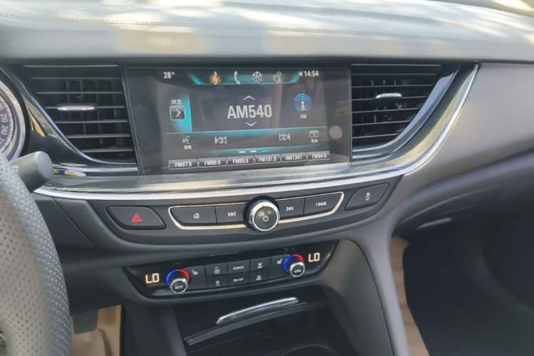 Used Buick Regal 2017 20T Elite Edition Audio And AC Panel