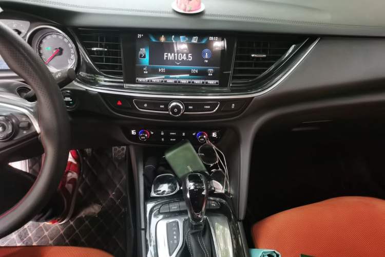 Used Buick Regal 2017 20T Luxury Model Audio And AC Panel