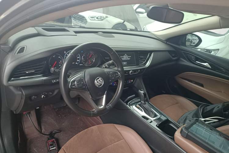 Used Buick Regal 2017 28T Luxury Edition Center Console