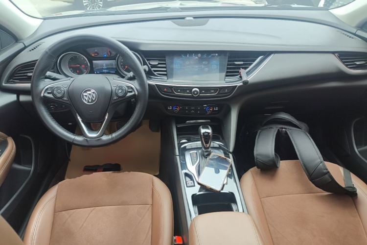 Used Buick Regal 2017 20T Luxury Model Center Console