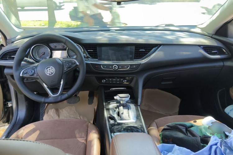 Used Buick Regal 2017 20T Elite Edition Center Console