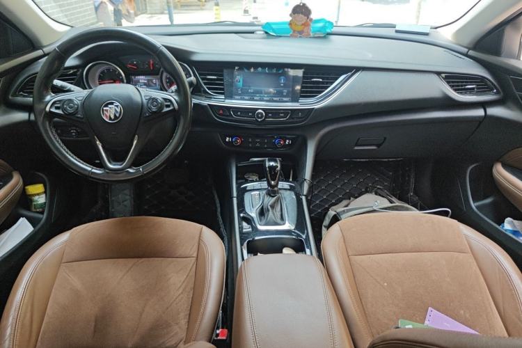 Used Buick Regal 2017 20T Luxury Model Center Console