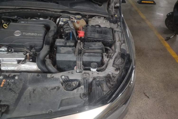 Used Buick Regal 2017 20T Elite Edition Engine Bay Left