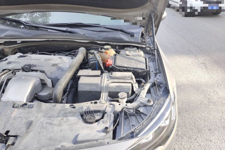 Used Buick Regal 2017 28T Luxury Edition Engine Bay Left