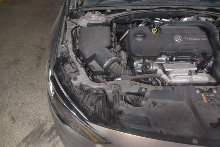 Used Buick Regal 2017 20T Elite Edition Engine Bay Right
