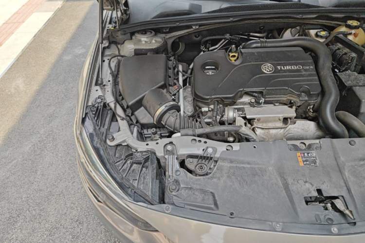 Used Buick Regal 2017 20T Luxury Model Engine Bay Right