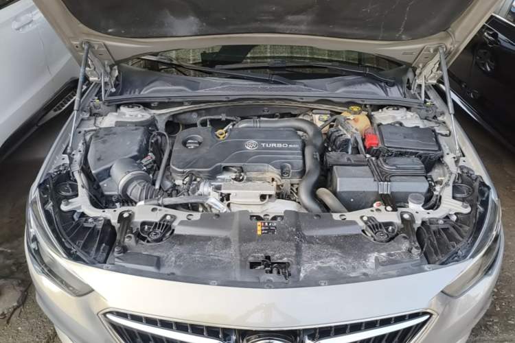 Used Buick Regal 2017 20T Elite Edition Engine Bay