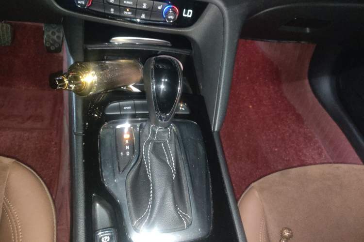 Used Buick Regal 2017 20T Elite Edition Gear Lever