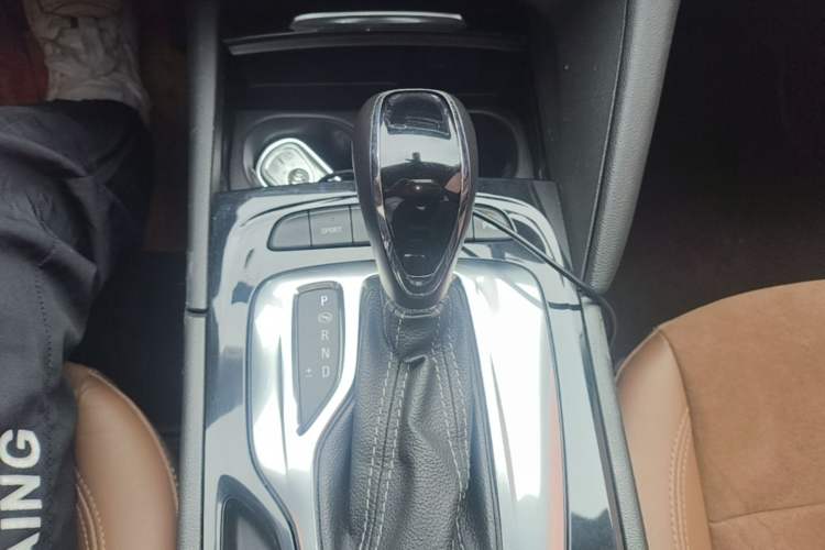 Used Buick Regal 2017 20T Luxury Model Gear Lever