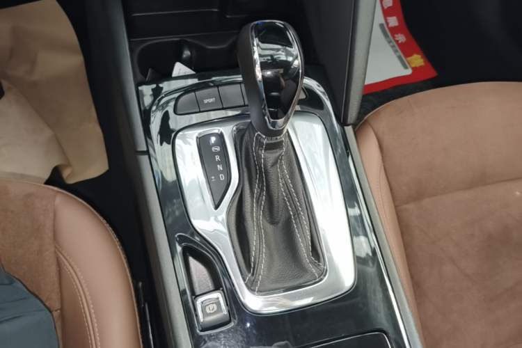 Used Buick Regal 2017 20T Elite Edition Gear Lever