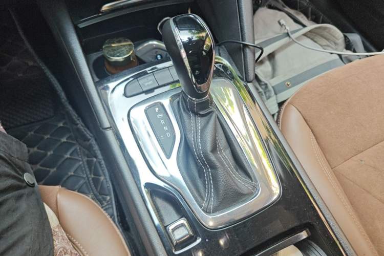 Used Buick Regal 2017 20T Luxury Model Gear Lever