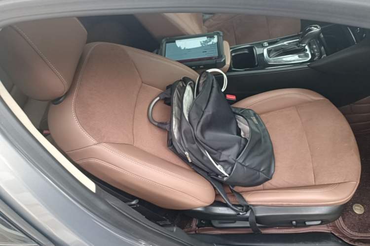Used Buick Regal 2017 28T Luxury Edition Right Front Seat