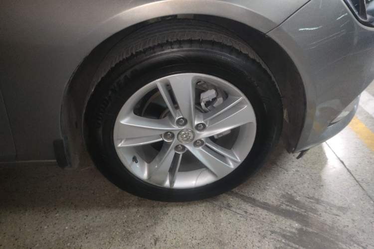 Used Buick Regal 2017 20T Elite Edition Right Front Wheel Hub