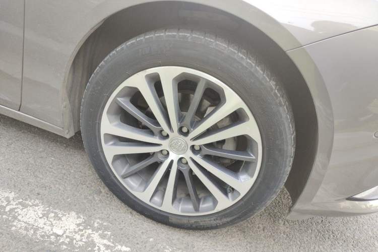 Used Buick Regal 2017 28T Luxury Edition Right Front Wheel Hub