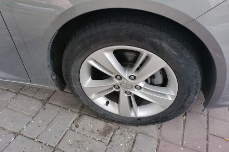 Used Buick Regal 2017 20T Luxury Model Right Front Wheel Hub