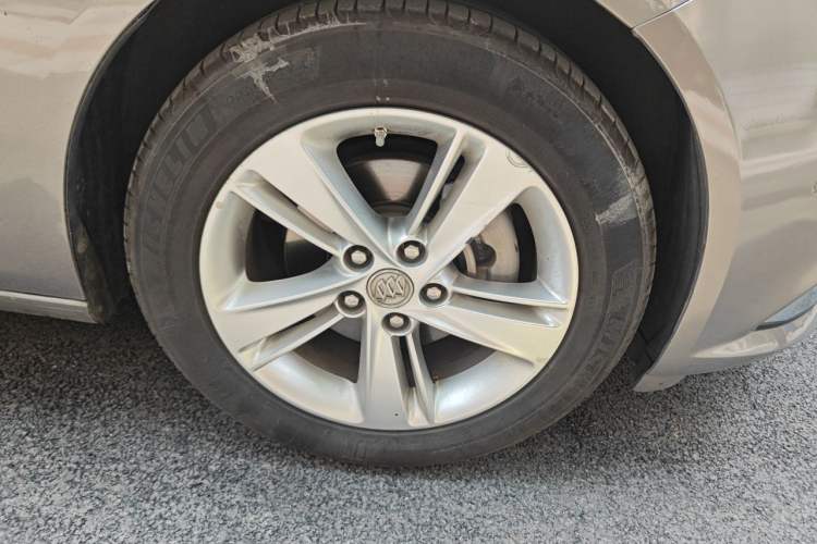 Used Buick Regal 2017 20T Luxury Model Right Front Wheel Hub