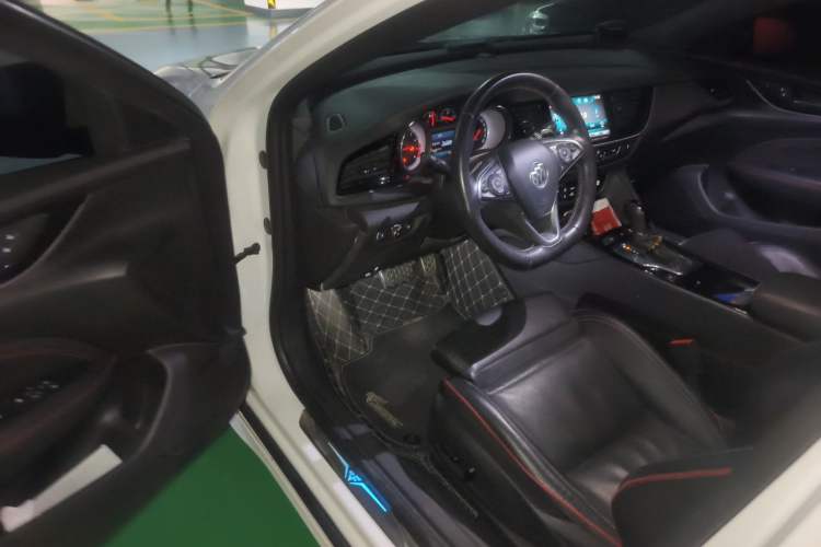Used Buick Regal 2018 GS 28T CrossFire Limited Edition Driver Seat