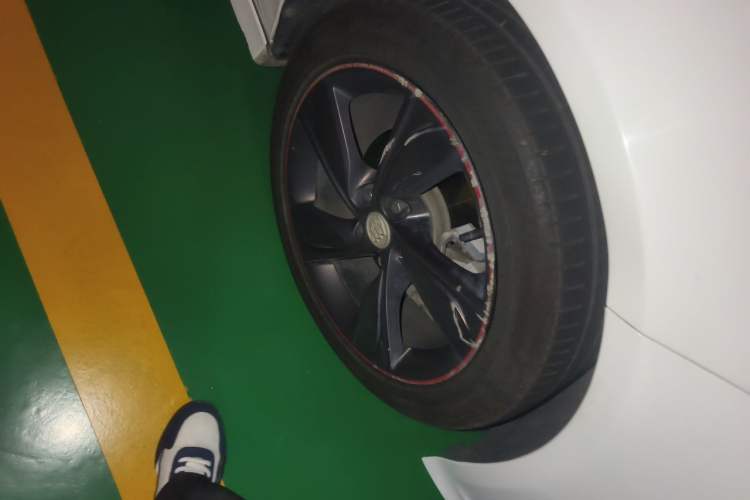 Used Buick Regal 2018 GS 28T CrossFire Limited Edition Right Front Wheel Hub