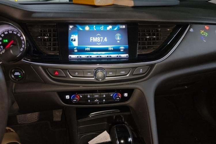 Used Buick Regal 2019 20T Elite Version China VI Standard Audio And AC Panel