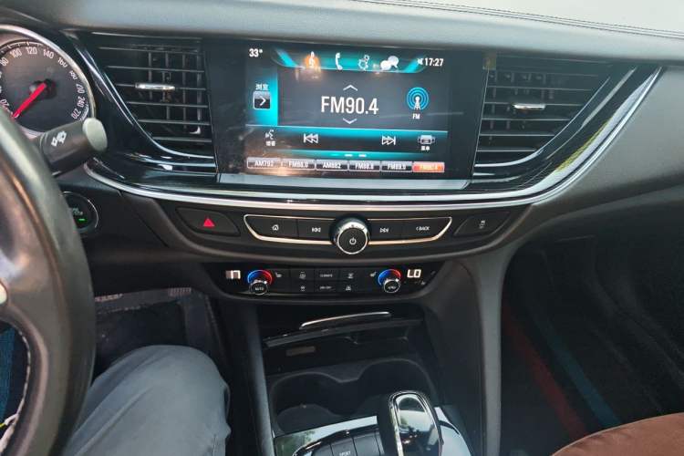 Used Buick Regal 2019 20T Elite Version China VI Standard Audio And AC Panel
