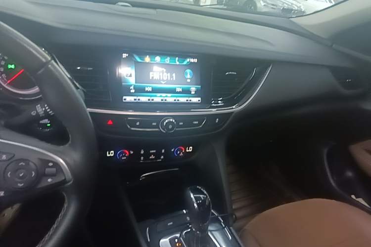 Used Buick Regal 2019 20T Elite Version China VI Standard Audio And AC Panel