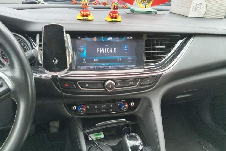 Used Buick Regal 2019 20T Elite Version China VI Standard Audio And AC Panel