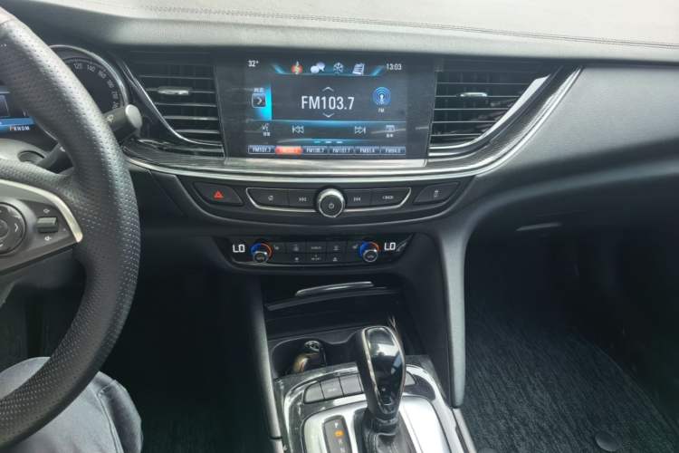 Used Buick Regal 2019 20T Elite Version China VI Standard Audio And AC Panel