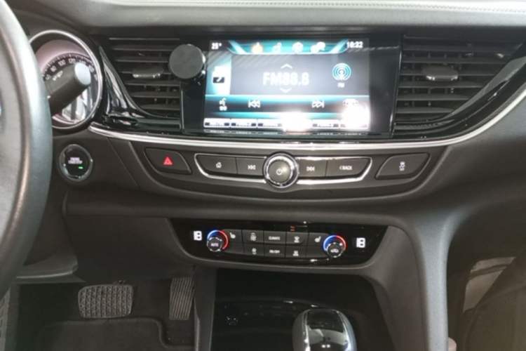 Used Buick Regal 2019 20T Elite Version China VI Standard Audio And AC Panel