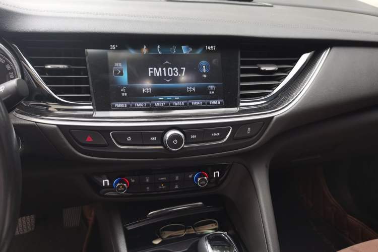 Used Buick Regal 2019 20T Elite Version China VI Standard Audio And AC Panel
