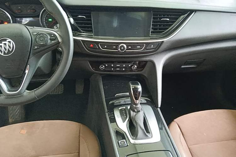 Used Buick Regal 2019 20T Elite Version China V Standard Audio And AC Panel