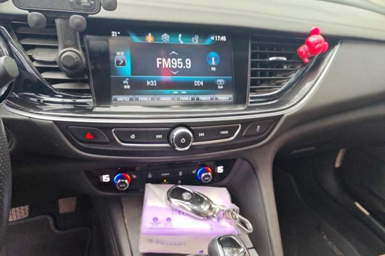 Used Buick Regal 2019 20T Elite Version China VI Standard Audio And AC Panel