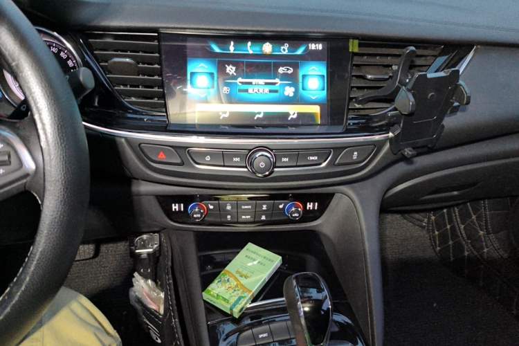Used Buick Regal 2019 20T Elite Version China VI Standard Audio And AC Panel