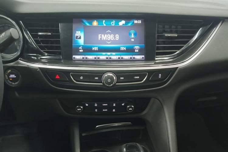 Used Buick Regal 2019 20T Elite Version China VI Standard Audio And AC Panel