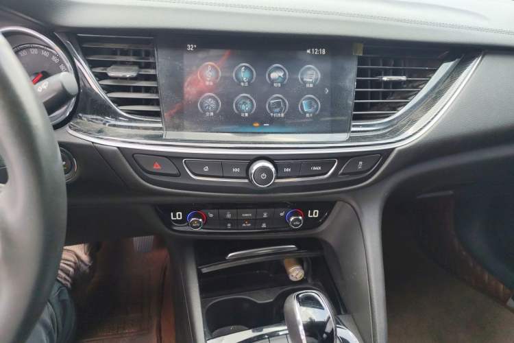 Used Buick Regal 2019 20T Elite Version China V Standard Audio And AC Panel