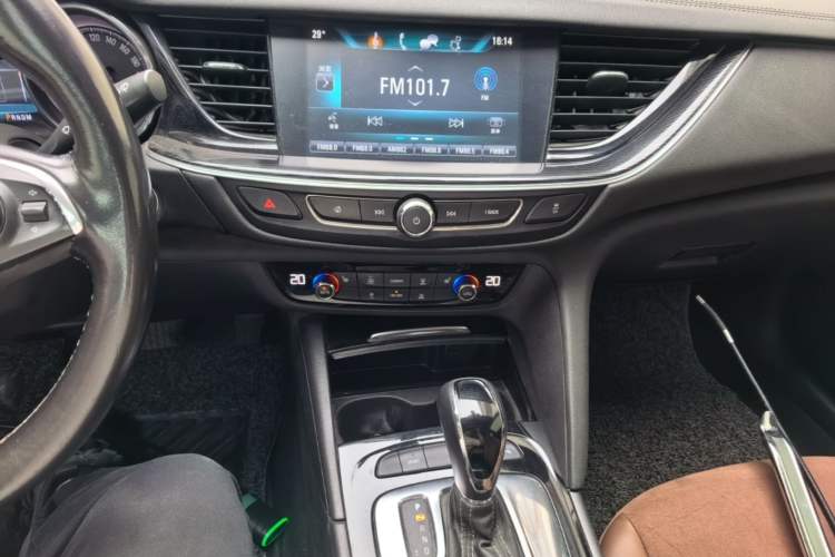 Used Buick Regal 2019 20T Elite Version China VI Standard Audio And AC Panel