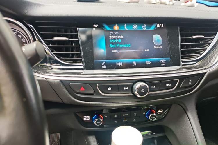 Used Buick Regal 2019 20T Elite Version China VI Standard Audio And AC Panel