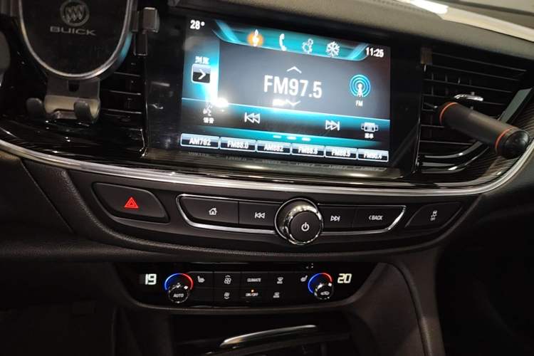 Used Buick Regal 2019 20T Luxury Model China VI Standard Audio And AC Panel