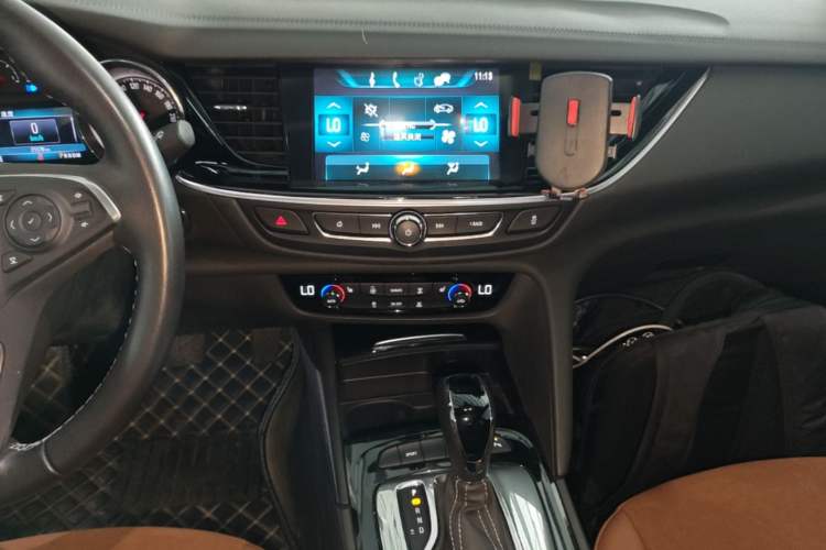 Used Buick Regal 2019 20T Elite Version China VI Standard Audio And AC Panel