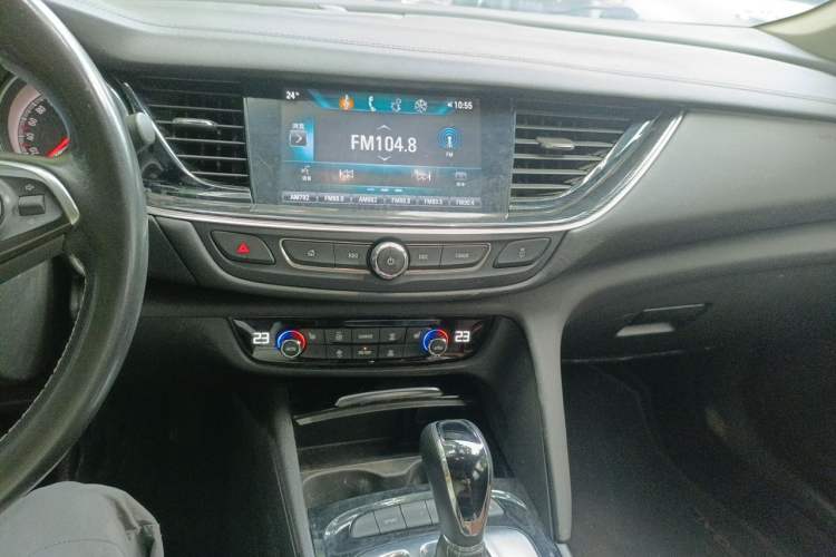 Used Buick Regal 2019 20T Elite Version China VI Standard Audio And AC Panel