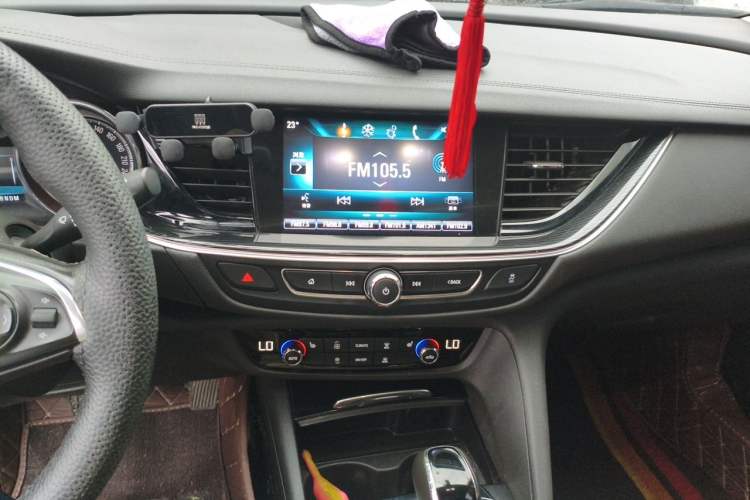 Used Buick Regal 2019 20T Elite Version China VI Standard Audio And AC Panel