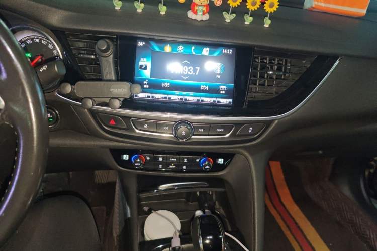 Used Buick Regal 2019 20T Elite Version China VI Standard Audio And AC Panel
