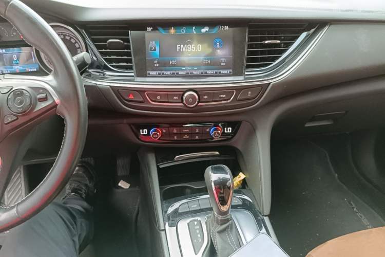 Used Buick Regal 2019 20T Elite Version China V Standard Audio And AC Panel