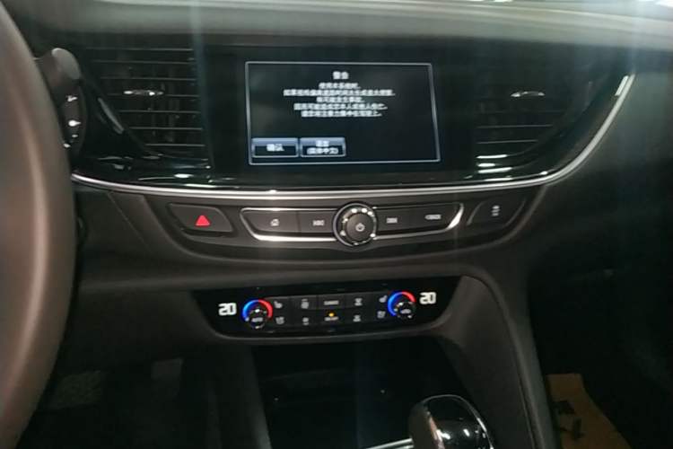 Used Buick Regal 2019 28T Luxury Edition China VI Audio And AC Panel