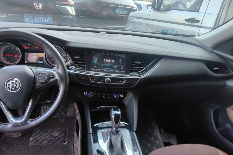 Used Buick Regal 2019 20T Elite Version China V Standard Audio And AC Panel