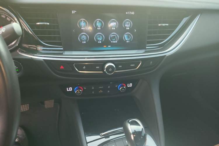 Used Buick Regal 2019 20T Elite Version China VI Standard Audio And AC Panel