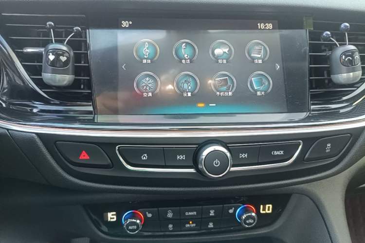 Used Buick Regal 2019 20T Elite Version China VI Standard Audio And AC Panel