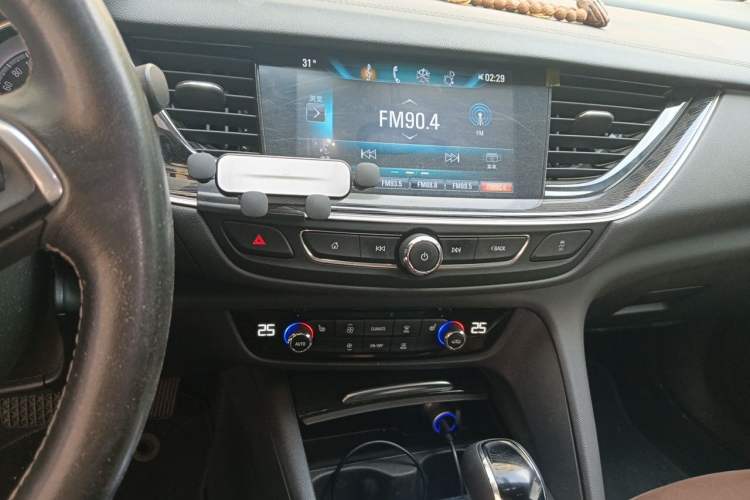 Used Buick Regal 2019 20T Elite Version China VI Standard Audio And AC Panel