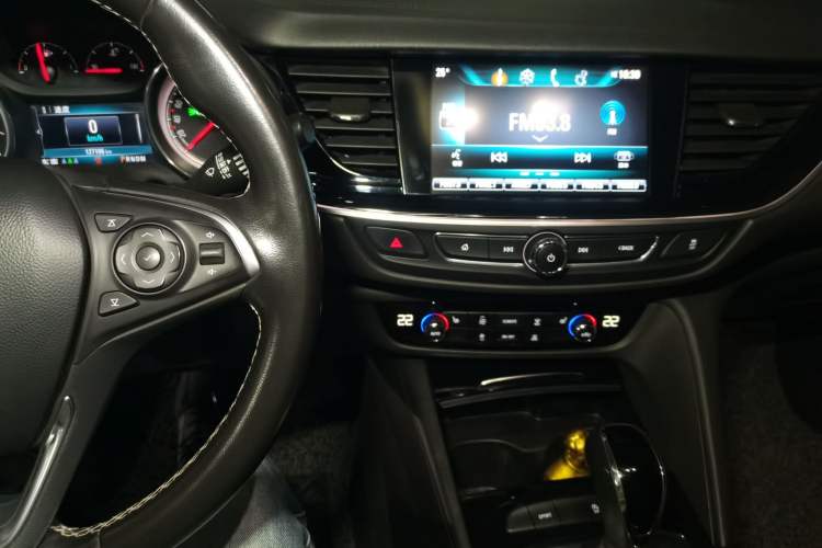 Used Buick Regal 2019 20T Elite Version China VI Standard Audio And AC Panel